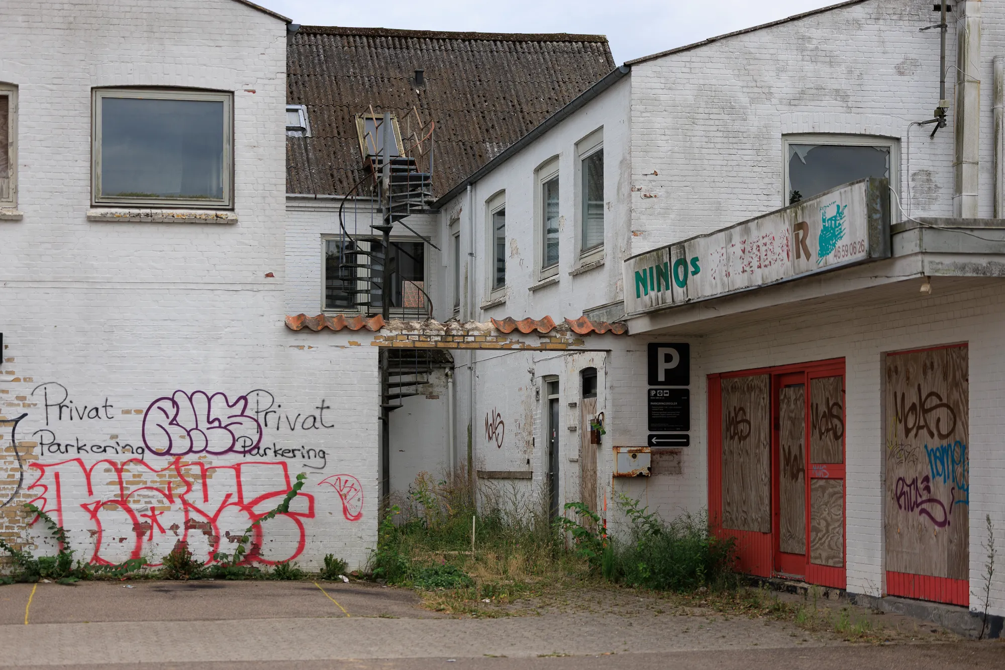 Mixed materials along the street