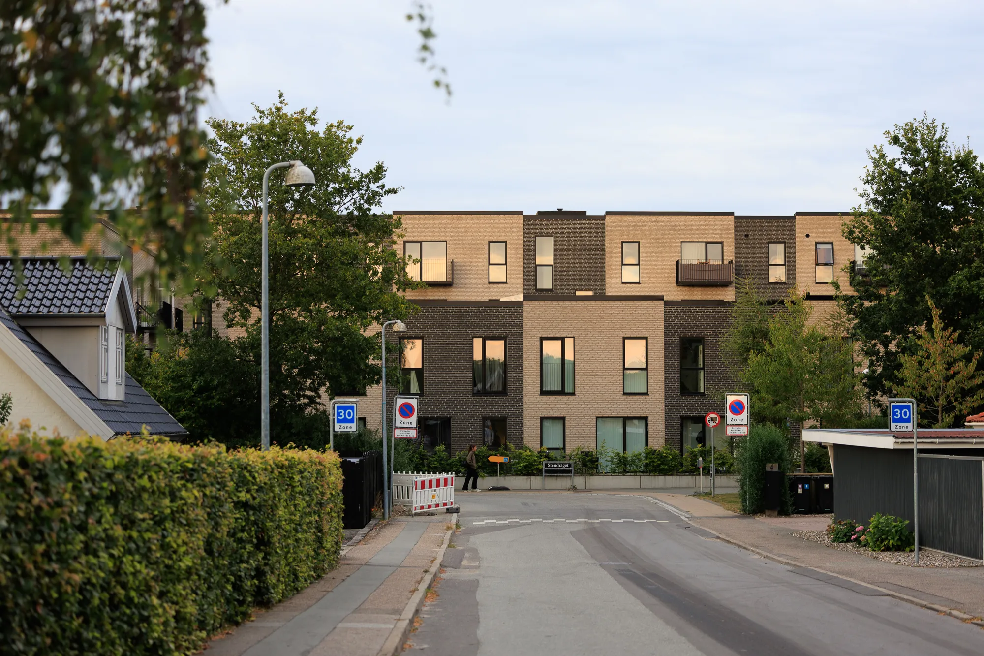 Residential brick façades and balconies — Nærheden, Hedehusene