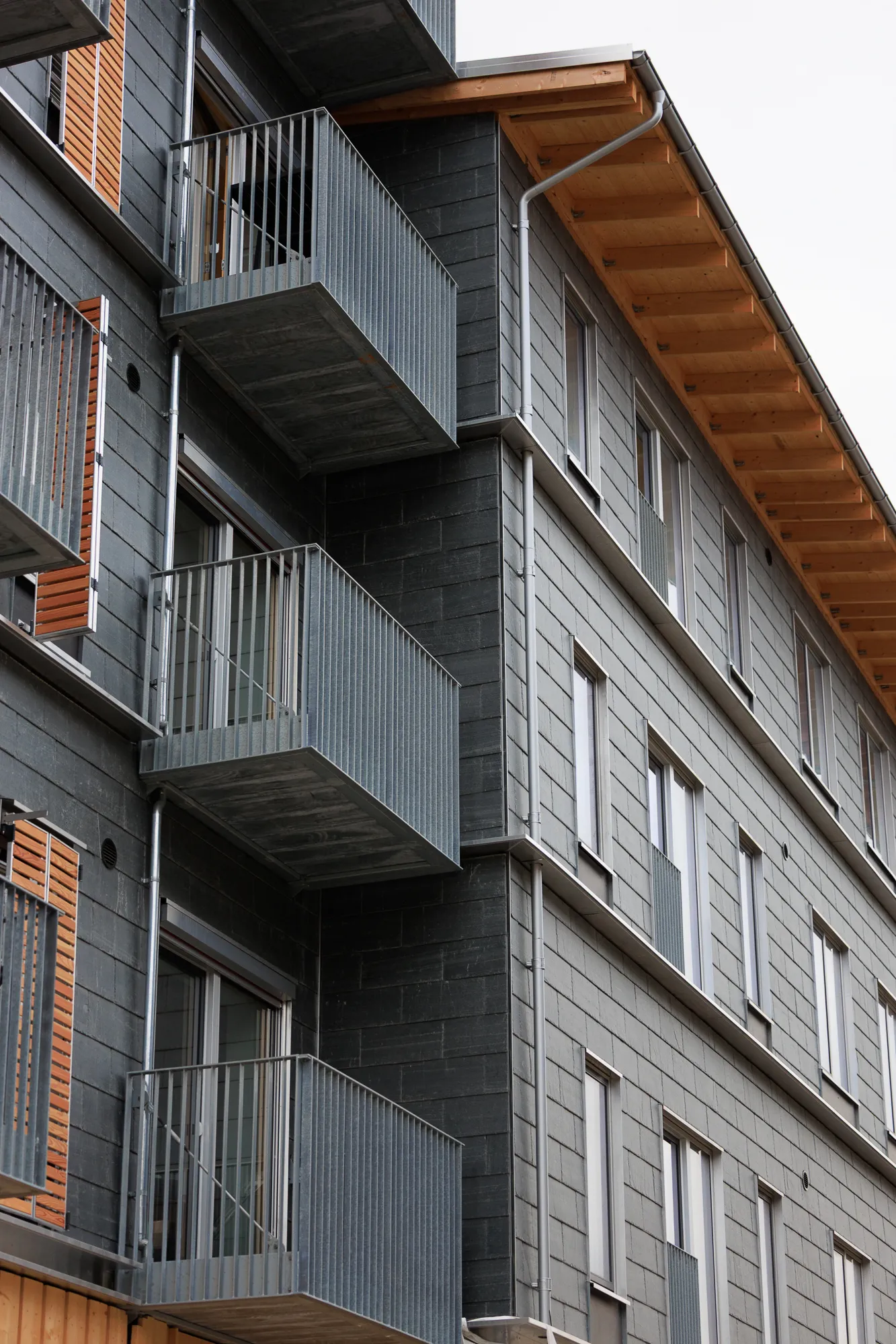 Courtyard benches and shared space — Nærheden