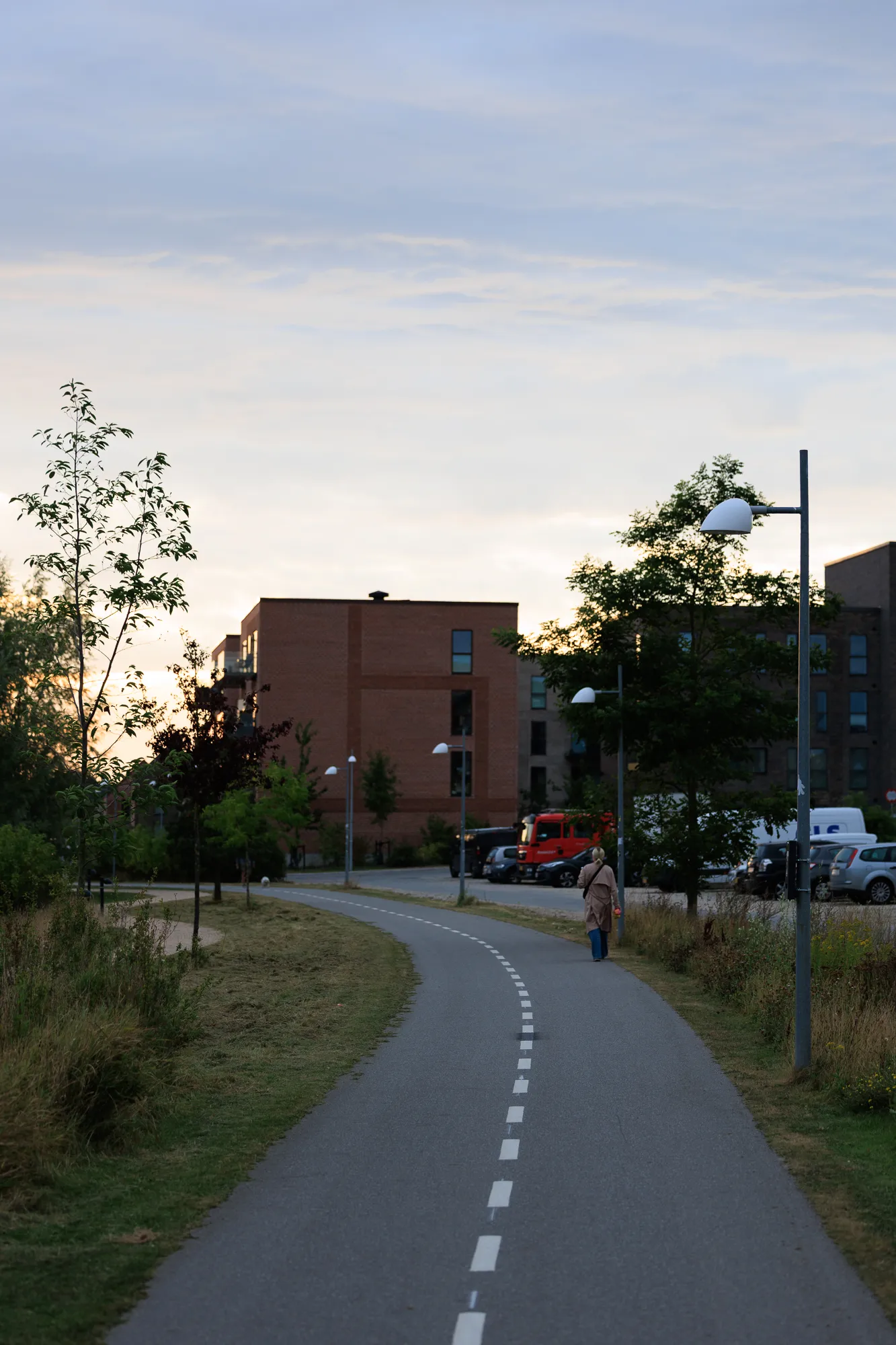 Playful path network and courtyards — Nærheden