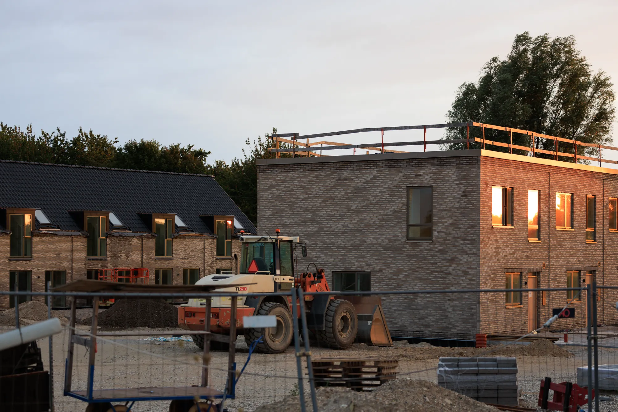 Twilight gradient and roofs — Hedehusene